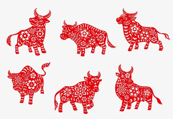 中国2021新年の干支の雄牛や牛の動物のアイコン お正月のお祝いのシンボル 装飾牛や牛のシルエットは花の装飾品 赤い花や葉のパターンベクトルで描かれています — ストックベクタ