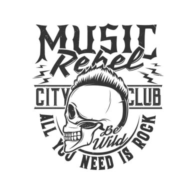 Tişört izli kafatası ve giysi vektör tasarımı için punk saç stili maskotu. Hard Rock City Kulübü için tipografi asi müziği olan tişört baskısı. Rock konseri ve heavy metal festivalinin amblemi