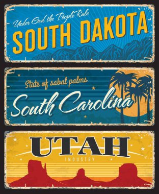 Utah, Güney Dakota ve Carolina eski püskü plakalar. Amerika bölgesi retro tabelası, dağ zirveleri, palmiye ağaçları ve büyük kanyon, klasik tipografi vektörü. ABD seyahat hatıra paslı plaka