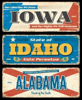 ABD paslı metal plakalar. Iowa, Idaho ve Alabama yıpranmış ve pejmürde tabelalar, pasaklı tabelalar ya da kartlar. Amerika Birleşik Devletleri bayrakları, klasik tipografi ve pas dokusu çerçeve vektörünü beyan eder