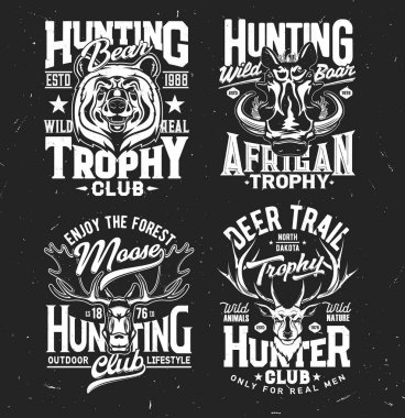 Giysi tasarımı için üzerinde vahşi hayvanlar olan tişört izleri. Vektör avcısı kulüp maskotları ayı, domuz, geyik ve geyik ganimeti. Typography, t shirt baskıları veya amblem seti ile izole edilmiş tek renkli retro etiketler