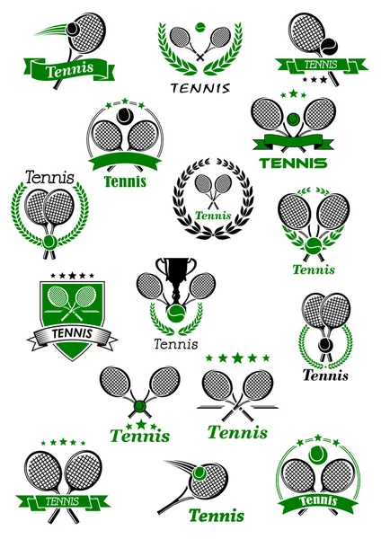 Emblemas de tenis con pelotas, raquetas y trofeos — Vector de stock