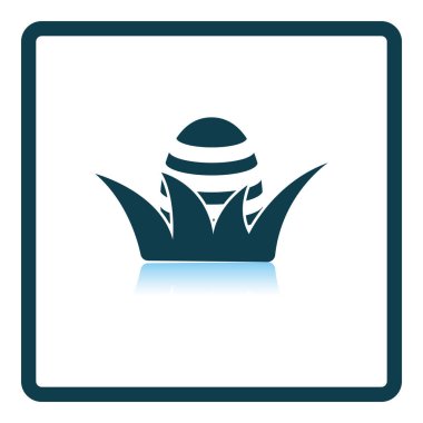 Easter Egg in Grass Simgesi. Kare Gölge Yansıma Tasarımı. Vektör İllüstrasyonu.