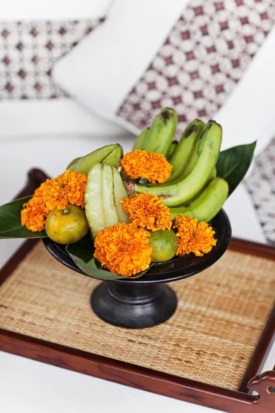 Fruits exotiques dans la chambre d'hôtel — Photo