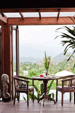 Sağlıklı lezzetli kahvaltı ile güzel bir manzara. Bali otel. Sabah ruh hali