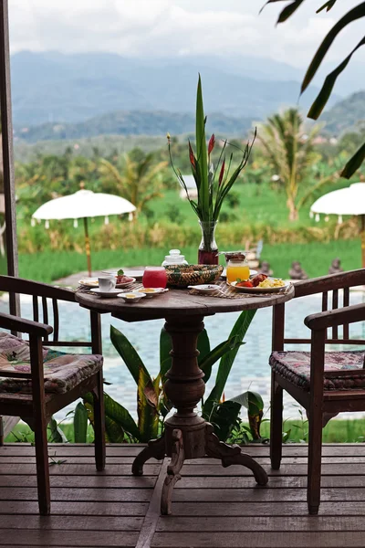 Healthy yummy breakfast with a beautiful view. Bali hotel. Morning mood — Stock Photo, Image