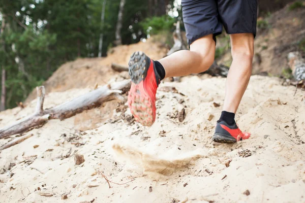 Detailní záběr silueta nohy a chodidla extrémní běžecký muž r — Stock fotografie