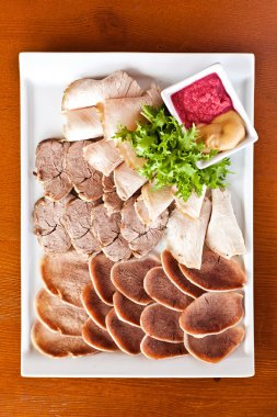 Tahtada ızgara biftek.