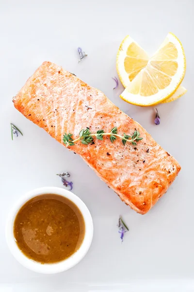 Fillet of salmon with lemon and sauce — Stock Photo, Image