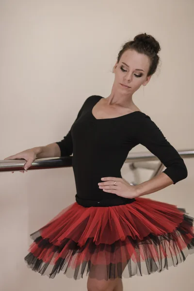 Beautiful ballet-dancer, modern style dancer posing on studio — Stock Photo, Image