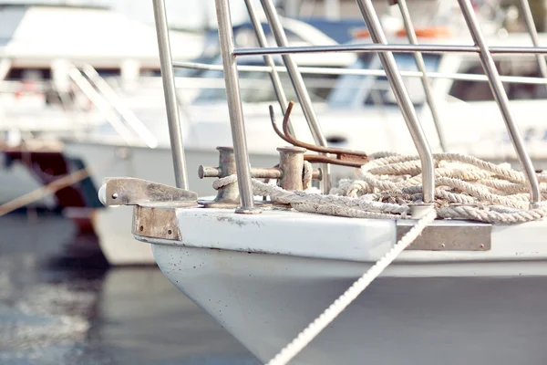 Yacht. Yachting. Sailboat Winch and Rope Yacht detail. — Stock Photo, Image