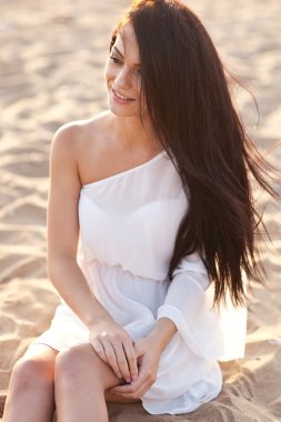 gün batımı sahilde poz güzel ihale kadın