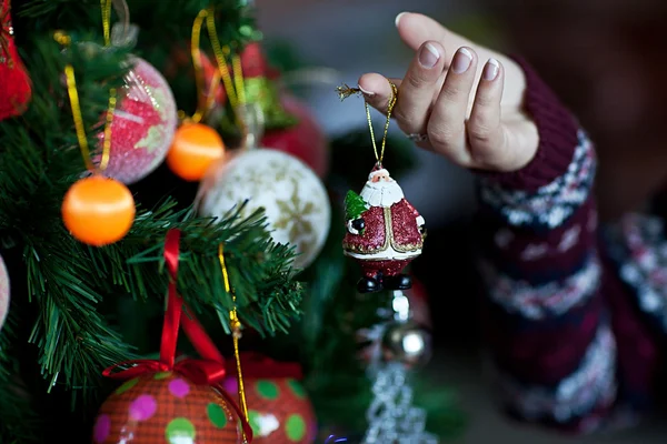 Happy young woman giving christmas present box — Stock Photo, Image