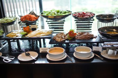 otelde kahvaltı. Açık büfe kahvaltı.
