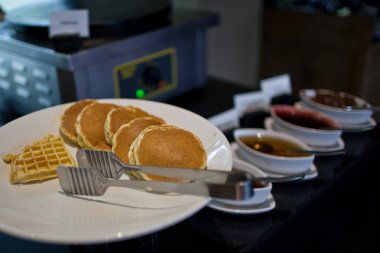 otelde kahvaltı. Açık büfe kahvaltı.