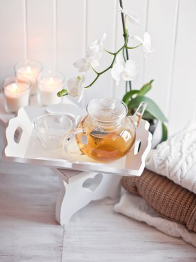 Sıcak çim içki, örgü elbise, Kuru portakal, ca ile çay tepsisi