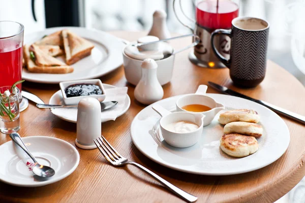 겨울 눈이 아침에 2 아늑한 카페에서 아침 식사. ch — 스톡 사진
