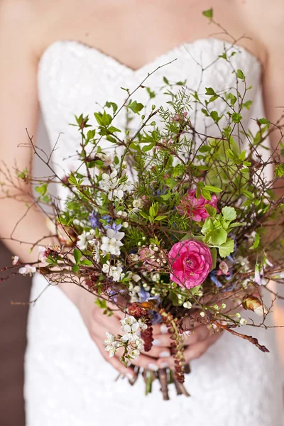 Belo buquê de flores Ranunculus branco brilhante — Fotografia de Stock