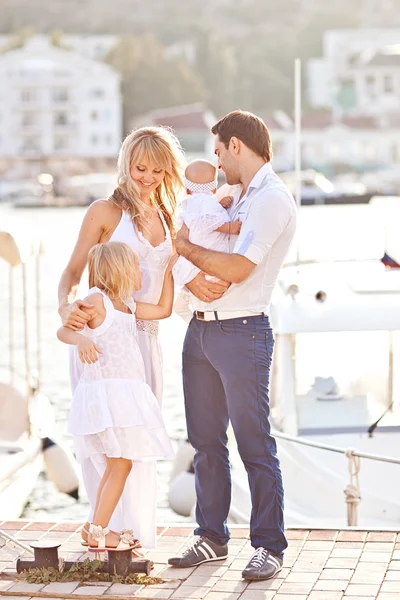 Happy family having fun walking on the mooring near yachts — Stock Photo, Image