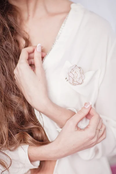 Mujer en tierna camiseta —  Fotos de Stock