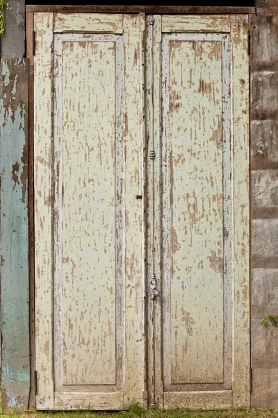 금이 페인트 배경으로 오래 된 문 — 스톡 사진