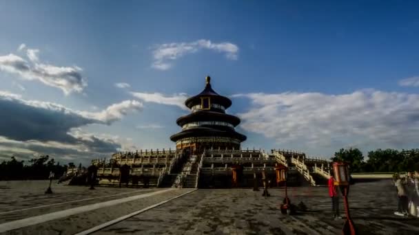 Wandelen in het park van de hemel van de tempel van Beijing — Stockvideo