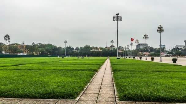 Het panoramisch uitzicht op de beroemde attractie Ba Dinh plein in Hanoi, Vietnam. — Stockvideo