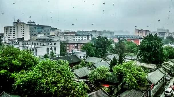 Το bird'view Χαρακτηριστικό παλιό Πεκίνο σπίτια στην rainning ημέρα στο Πεκίνο, Κίνα. — Αρχείο Βίντεο