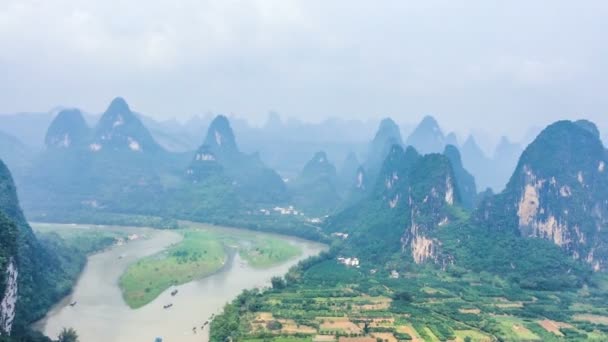 Mountains and river in xingping — Stock Video