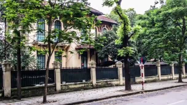 Hanoi, Vietnam şehir merkezinde Fransız tarzı villa. — Stok video