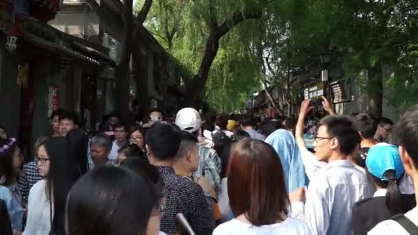 Crowd cross the street in Beijing — Stock Video