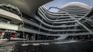 Galaxy Soho doğru yürüyüş