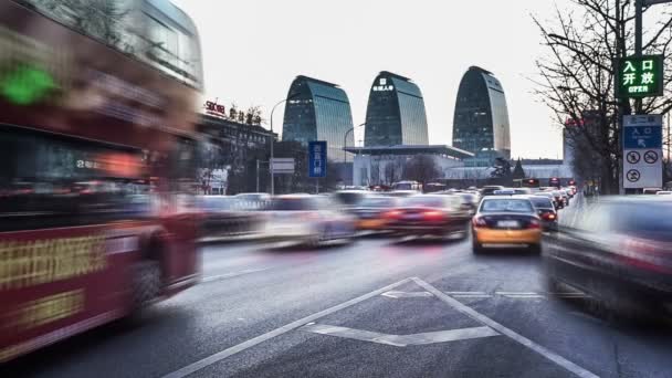 Ocupado segundo anillo de tráfico por carretera en Beijing — Vídeos de Stock