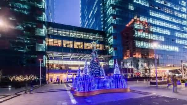 El árbol de Navidad y los edificios en Beijing — Vídeos de Stock