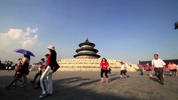 El grupo de gira en el Templo del Cielo, Beijing, China — Vídeo de stock