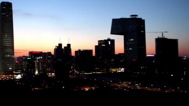 밤에, 베이징, 중국의 궈 도심 파노라마 보기 — 비디오