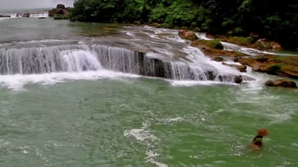 Τον καταρράκτη της Huangguoshu και του ποταμού Baishui σε Guizhou, Κίνα — Αρχείο Βίντεο