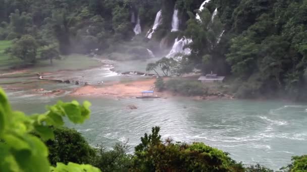 Panorama-beskåda av Detian vattenfall, Guangxi, Kina — Stockvideo