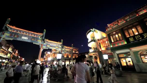 Los edificios tradicionales en la avenida Qianmne — Vídeos de Stock