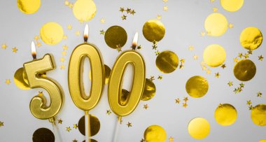 500 çevrimiçi topluluk hayranı. 500 takipçi kartı. Sosyal ağlar, bloglar ve abone kartları. Şenlik arka planı. Sosyal medya. Pankart. Boşluğu kopyala