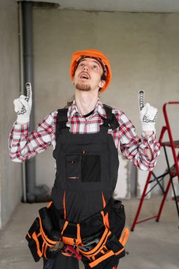 Erkek işçi, inşaatçı ya da tamirci: 