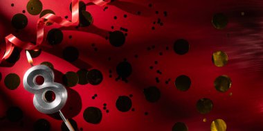 Doğum günü ve yıldönümü kutlaması kavramı. 8. doğum günü mumu büyük altın konfetiyle kırmızı arka planda. Sekiz yıllık doğum günü. düz yat