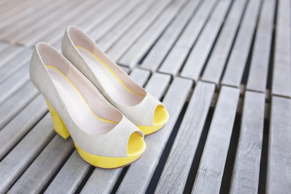Sapatos amarelos — Fotografia de Stock