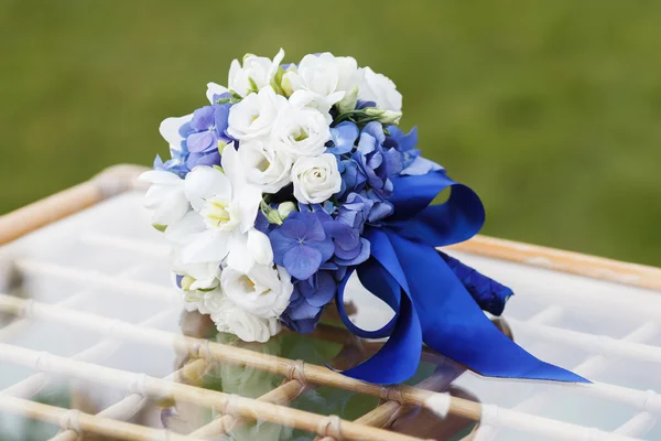 Bouquet de flores de hortênsia, eucharis e eustoma de casamento — Fotografia de Stock