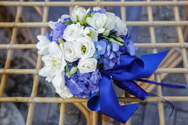 Bouquet de flores de hortênsia, eucharis e eustoma de casamento — Fotografia de Stock