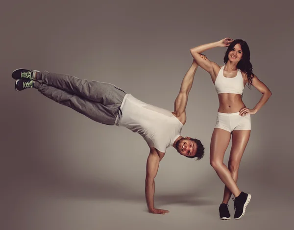 Young athletic couple, studio shot — Stock Photo, Image