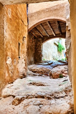 Miravet, İspanya'nın eski şehir içinde kemer