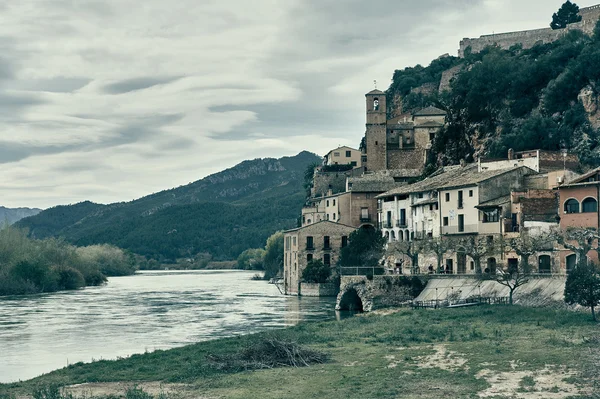 Miravet village and Ebro river. Province of Tarragona. Spain. — Stock Photo, Image