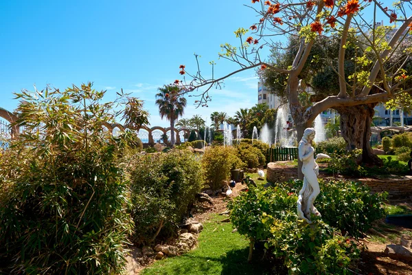 风景如画的滨海 d'Or 花园在奥罗佩萨 del Mar 度假村镇 — 图库照片