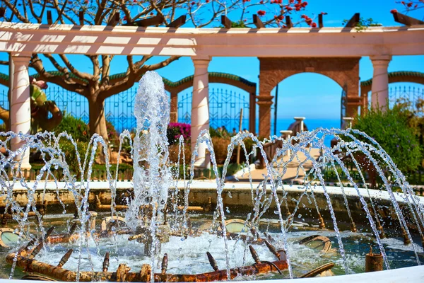 Fountain in the Marina d'Or garden. Oropesa del Mar resort town. — Stock Photo, Image